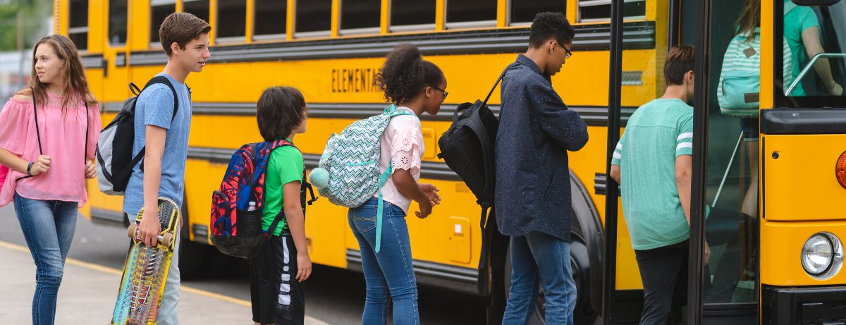 kids entering bus